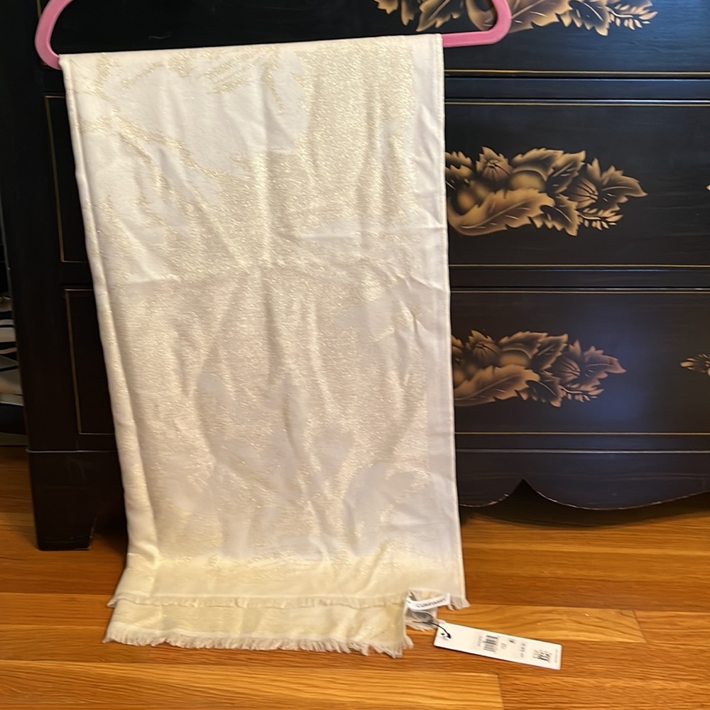 NEW Calvin Klein long scarf / wrap, Macys tags. Beautiful cream & gold pattern